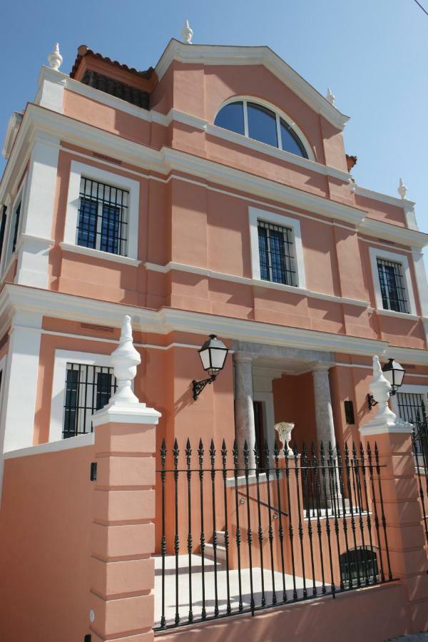 Colegio Mayor Careu - Women Only - University Community Севілья Екстер'єр фото